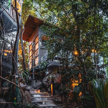 Warehouse Hostel Koh Tao